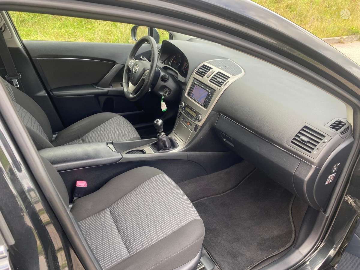 Toyota Avensis 2011 — photo 15