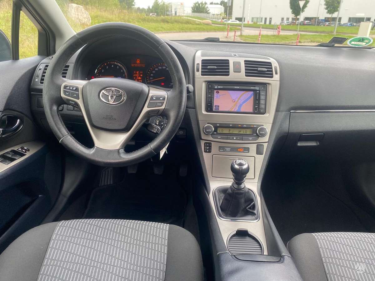 Toyota Avensis 2011 — photo 16
