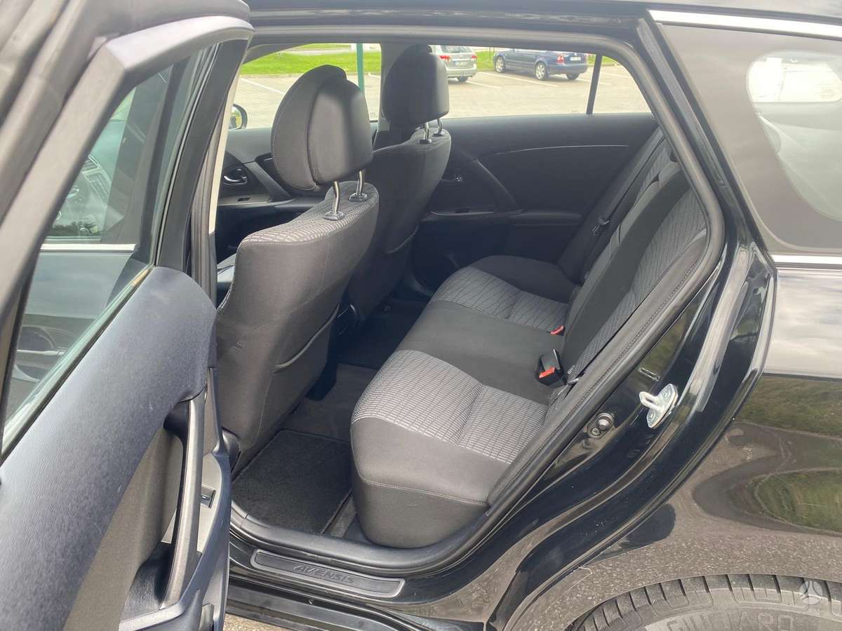 Toyota Avensis 2011 — photo 19