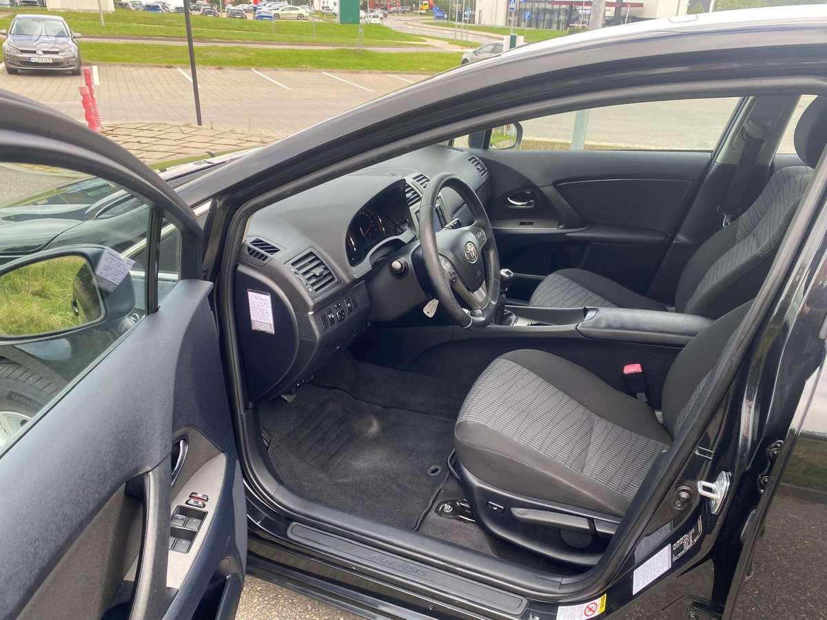 Toyota Avensis 2011 — photo 20