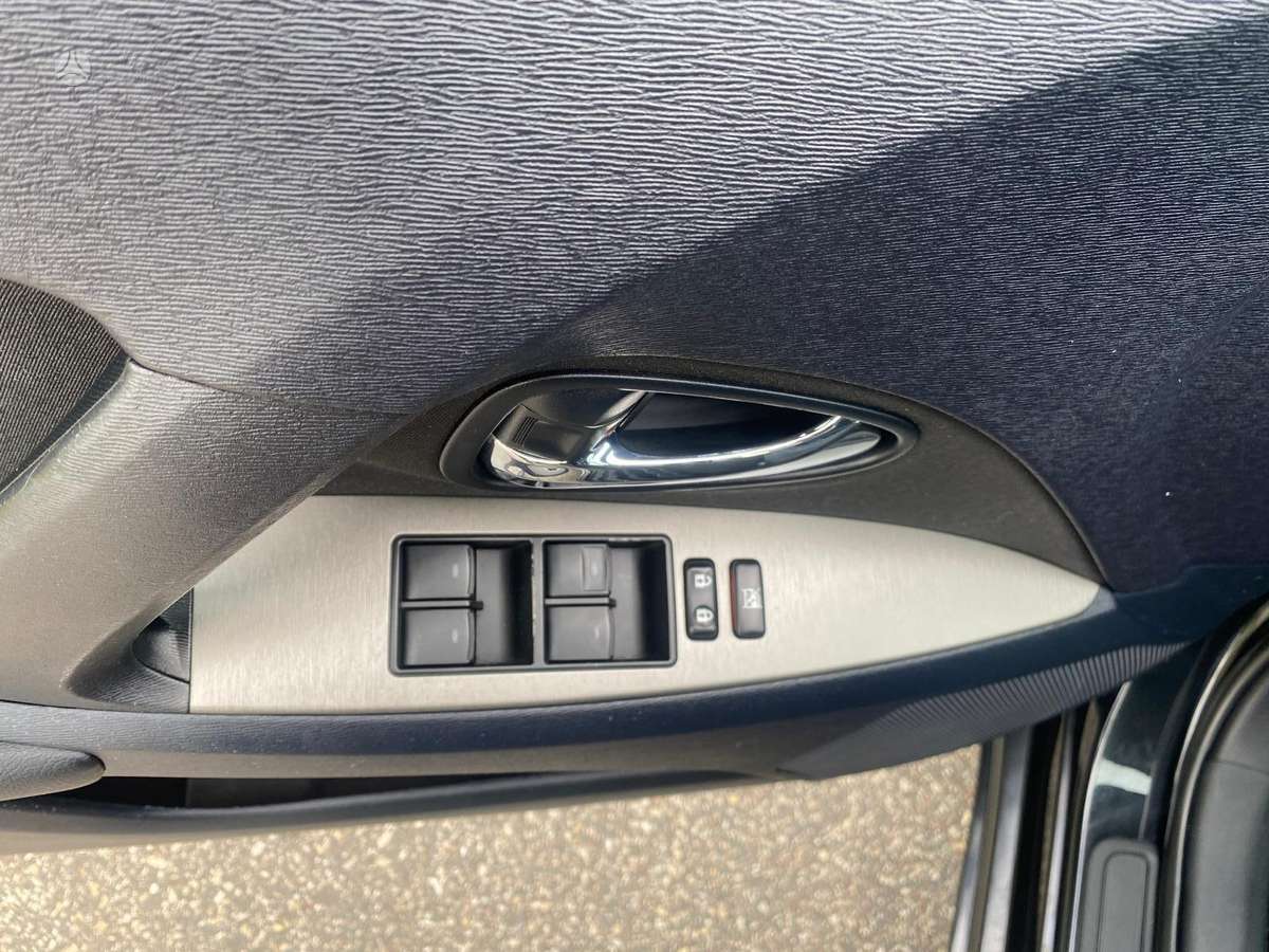 Toyota Avensis 2011 — photo 21
