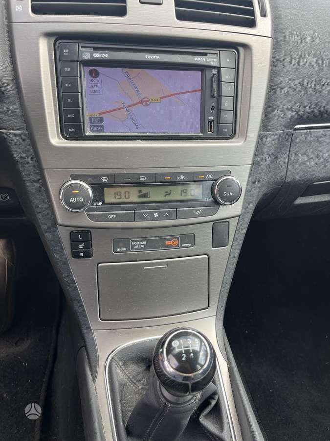 Toyota Avensis 2011 — photo 27