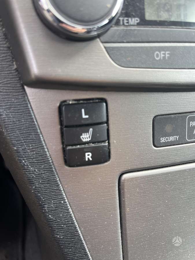 Toyota Avensis 2011 — photo 28