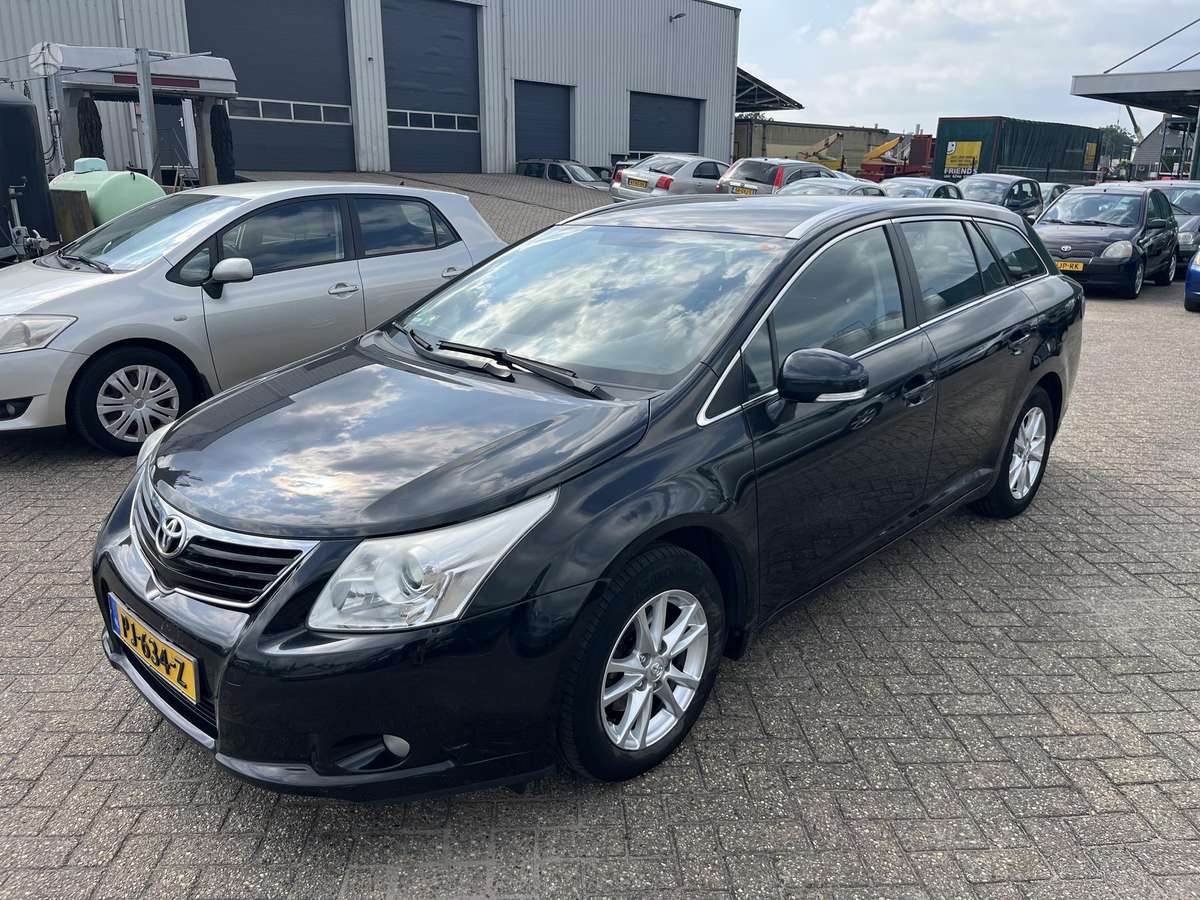 Toyota Avensis 2011 — photo 35