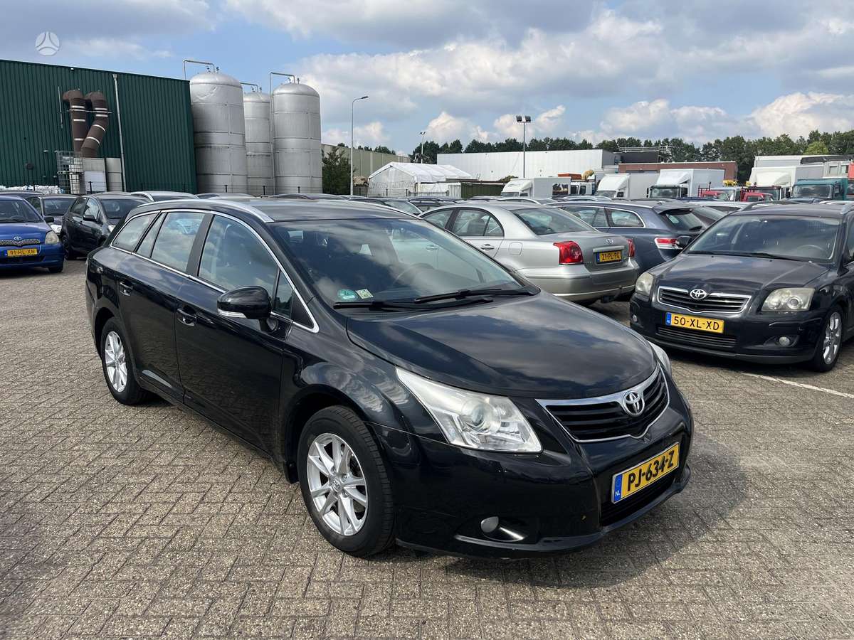 Toyota Avensis 2011 — photo 36