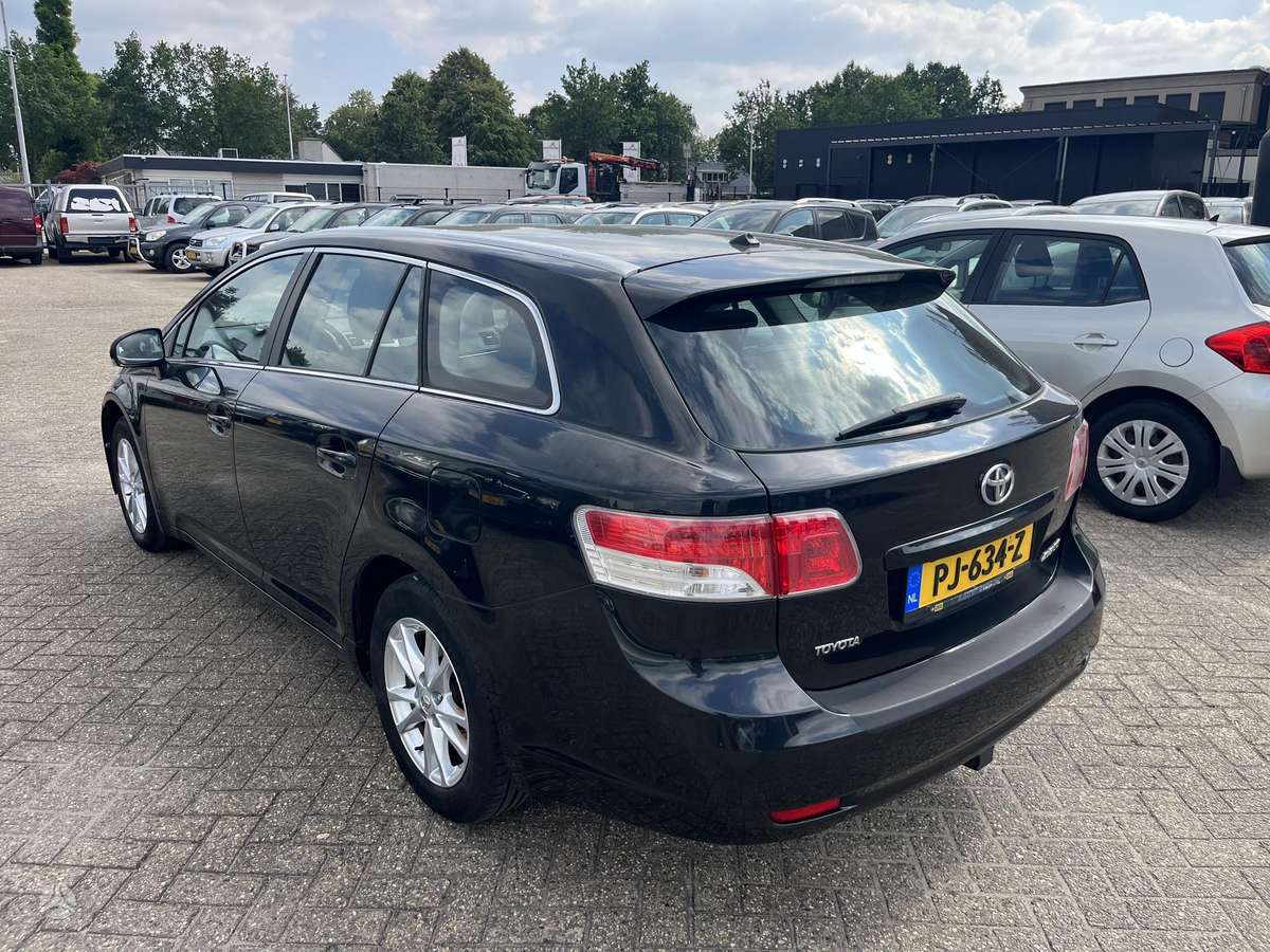Toyota Avensis 2011 — photo 38