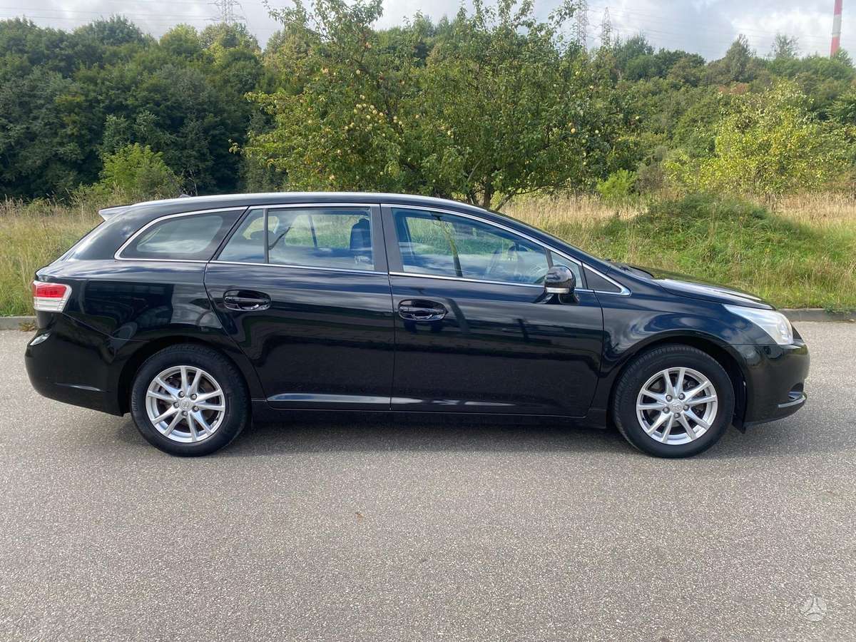 Toyota Avensis 2011 — engine 1598 cm³, 132 HP (97kW)