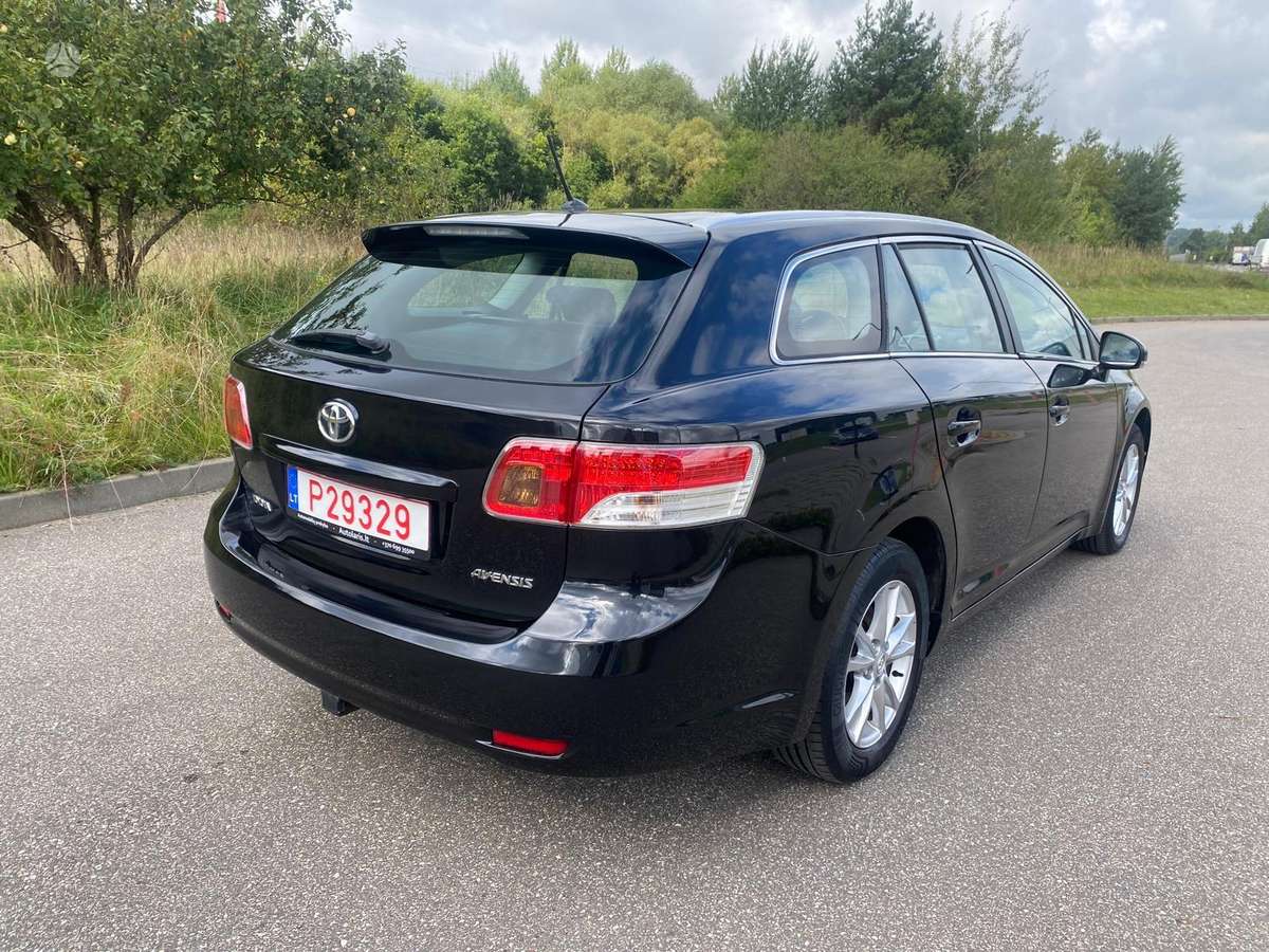 Toyota Avensis 2011 — photo 5