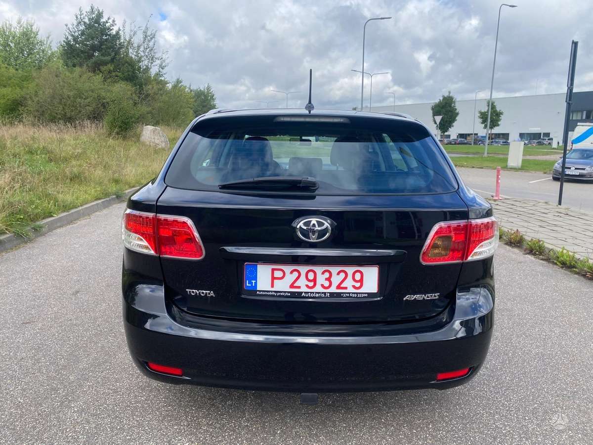 Toyota Avensis 2011 — photo 6