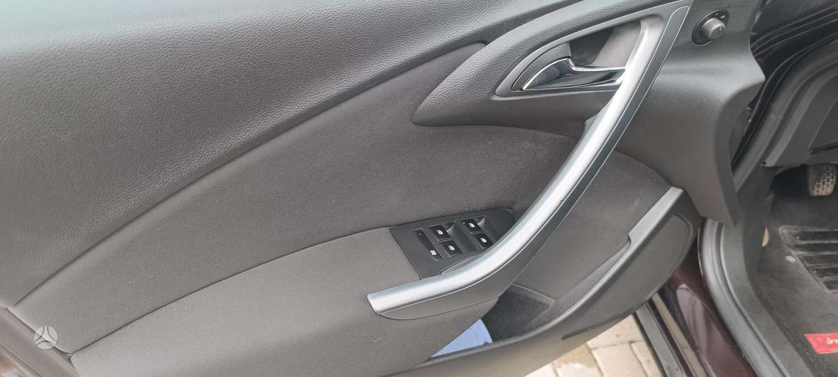Opel Astra 2013 — photo 10