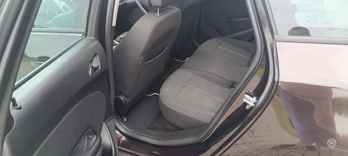 Opel Astra 2013 — photo 11