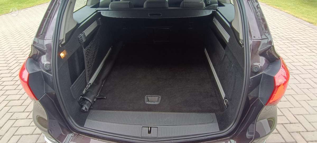 Opel Astra 2013 — photo 12