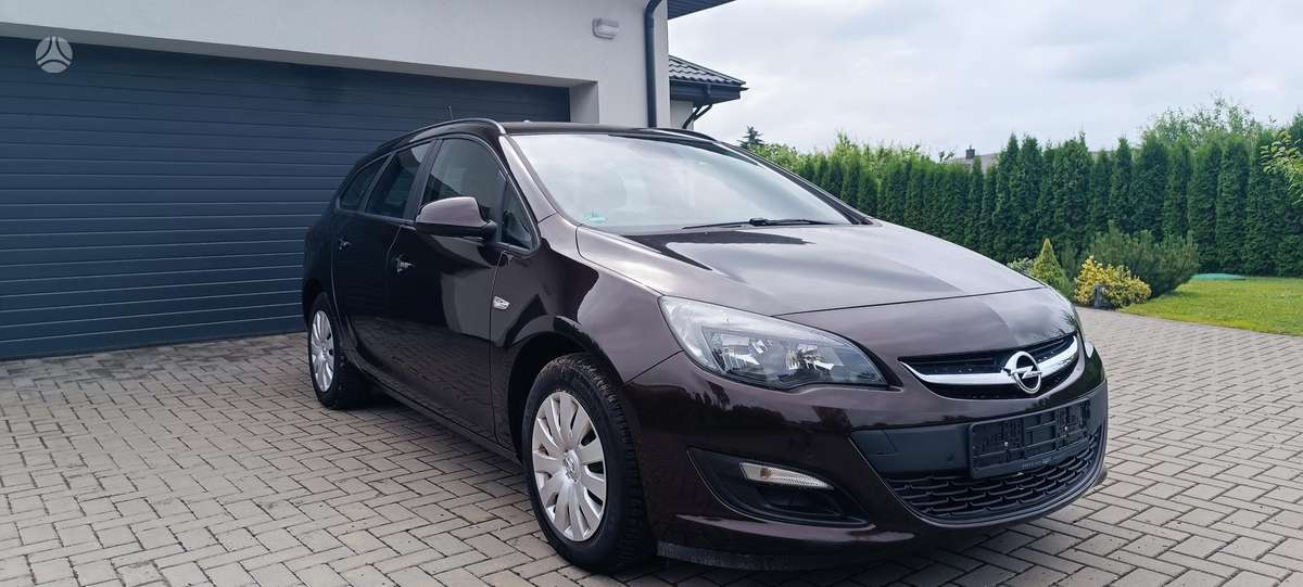 Opel Astra 2013 — interior