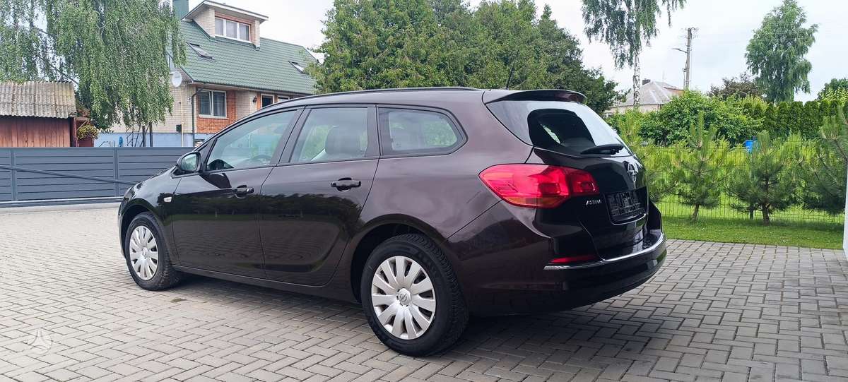 Opel Astra 2013 — engine 1686 cm³, 125 HP (92kW)
