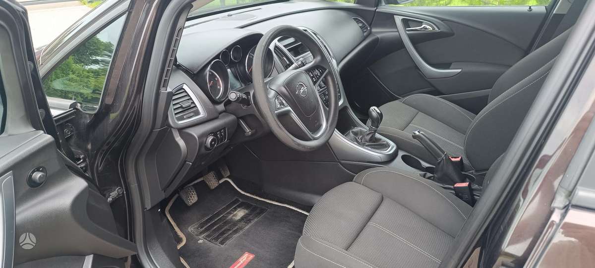 Opel Astra 2013 — photo 7