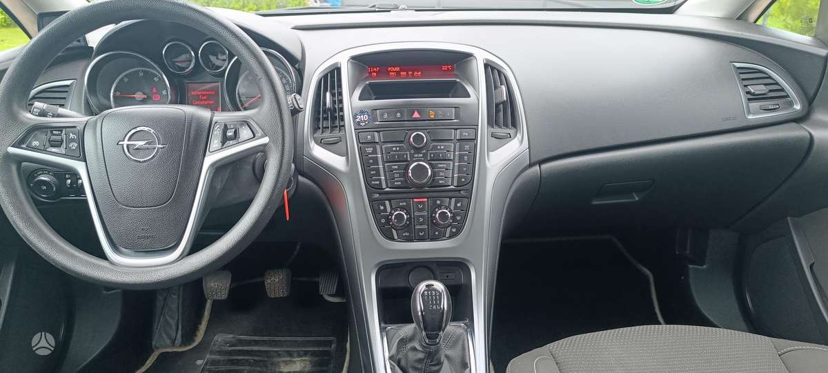 Opel Astra 2013 — photo 8