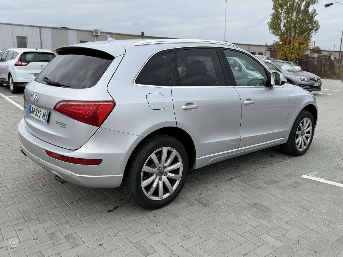 Audi Q5 2009 — салон