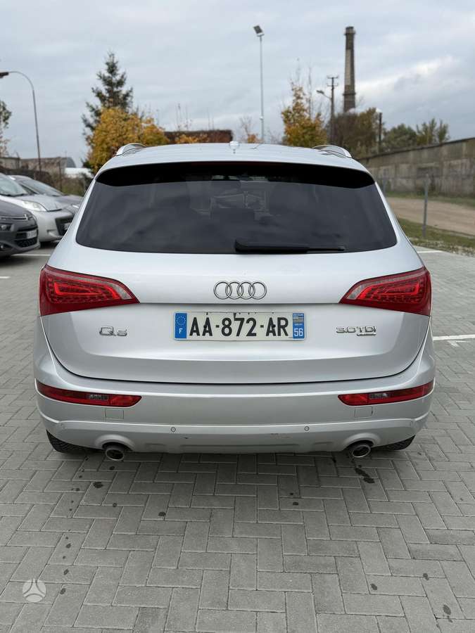 Audi Q5 2009 — двигун 2967 cm³, 241 HP (177kW)