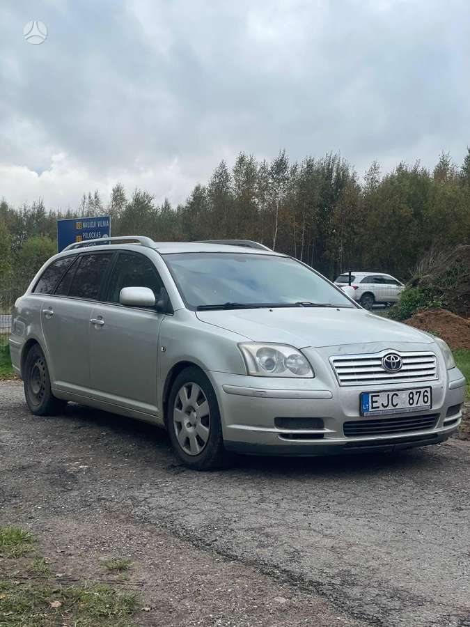 Toyota Avensis 2005 — вигляд ззаду