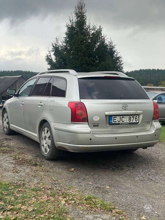 Toyota Avensis 2005 — салон
