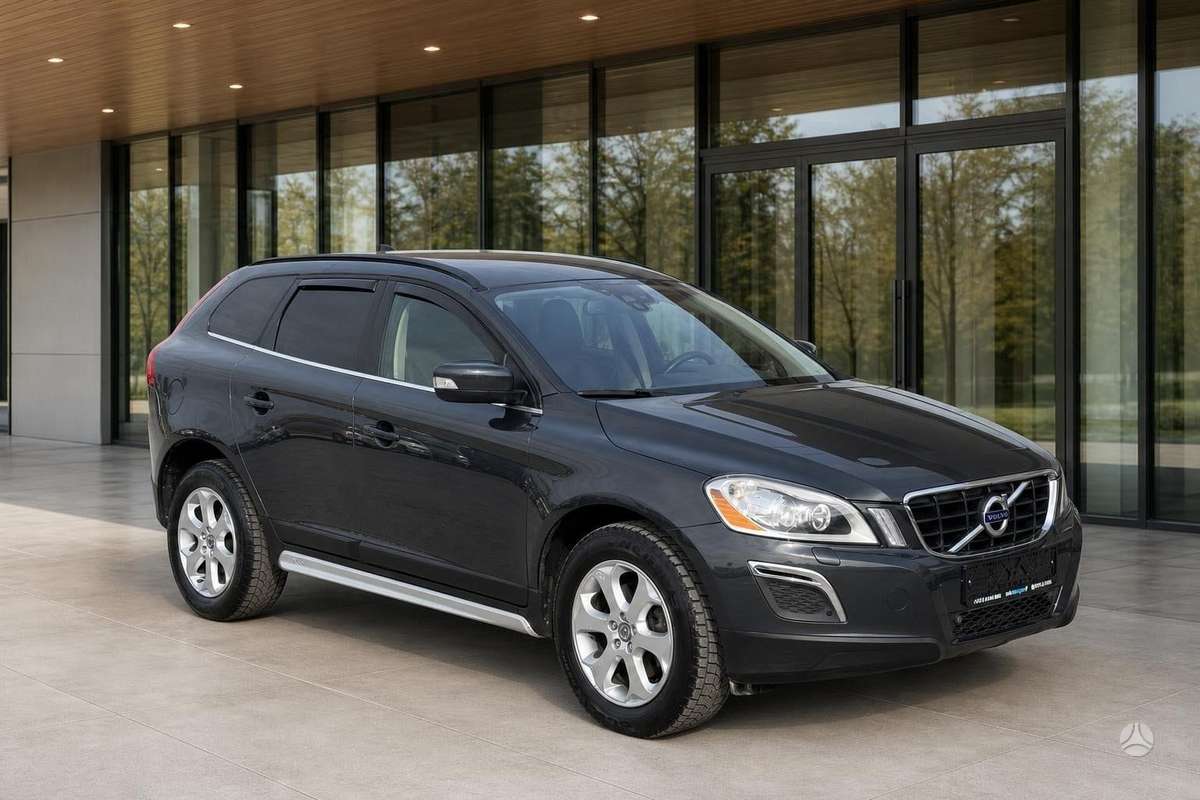 Volvo XC60 2011 — rear view