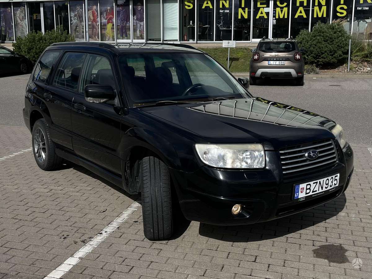 Subaru Forester 2006 — rear view