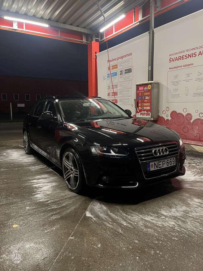 Audi A4 2008 — салон