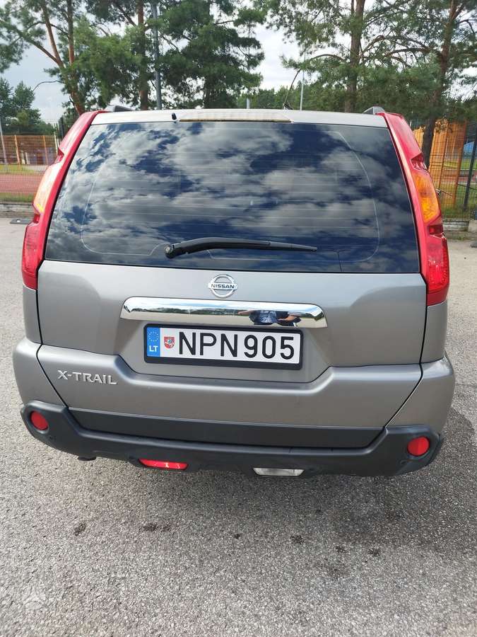 Nissan X-Trail 2008 — rear view