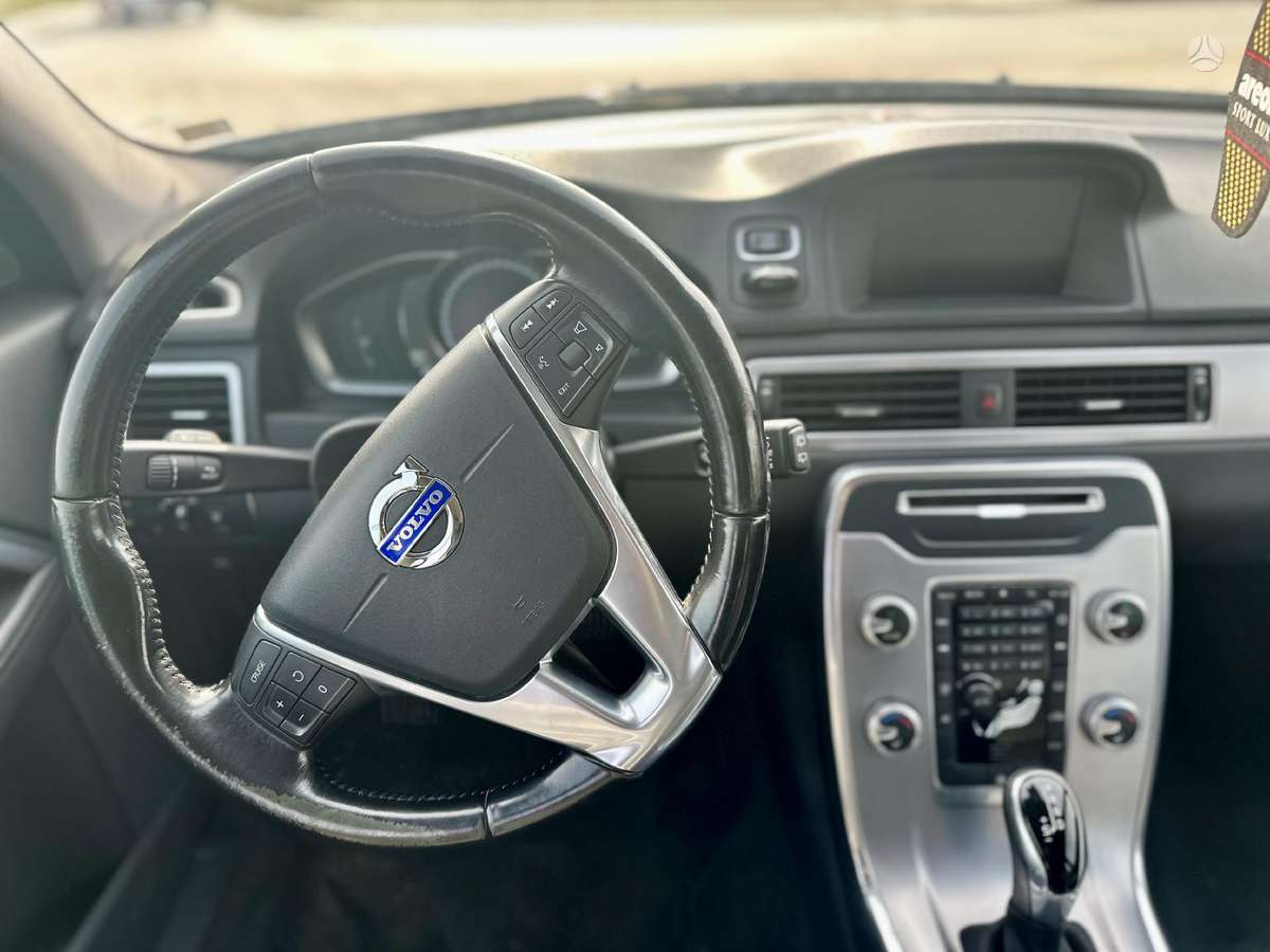 Volvo V70 2015 — photo 11