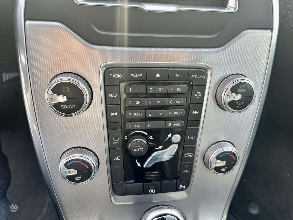 Volvo V70 2015 — photo 12
