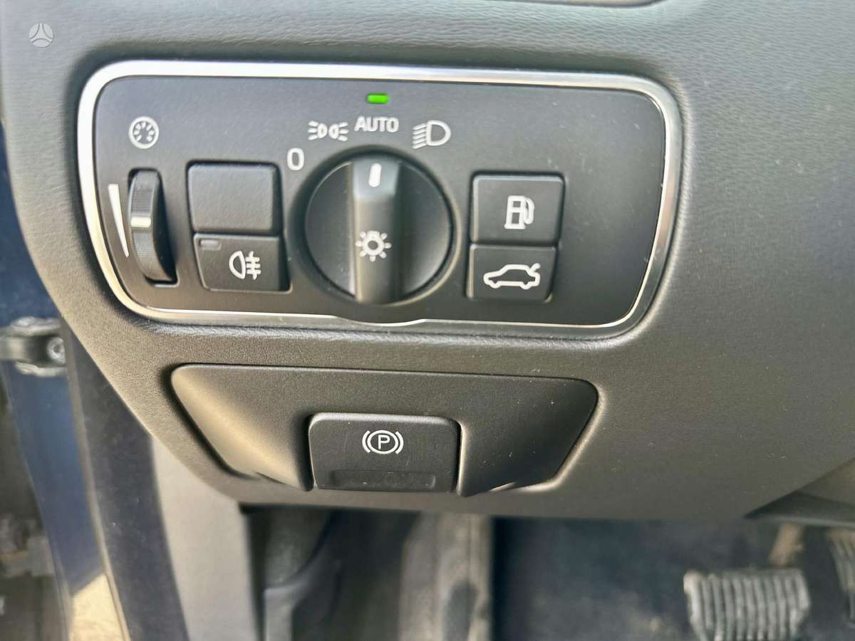 Volvo V70 2015 — photo 18