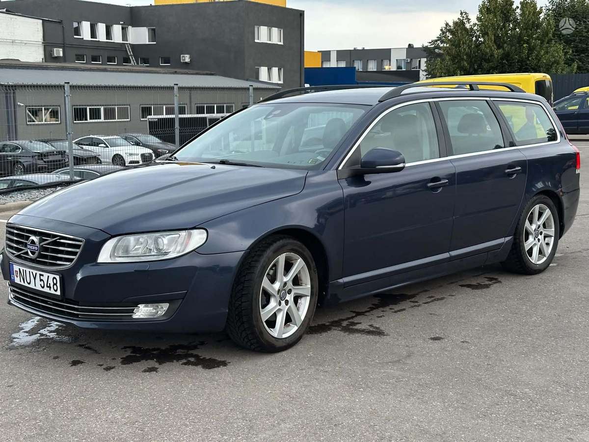 Volvo V70 2015 — rear view