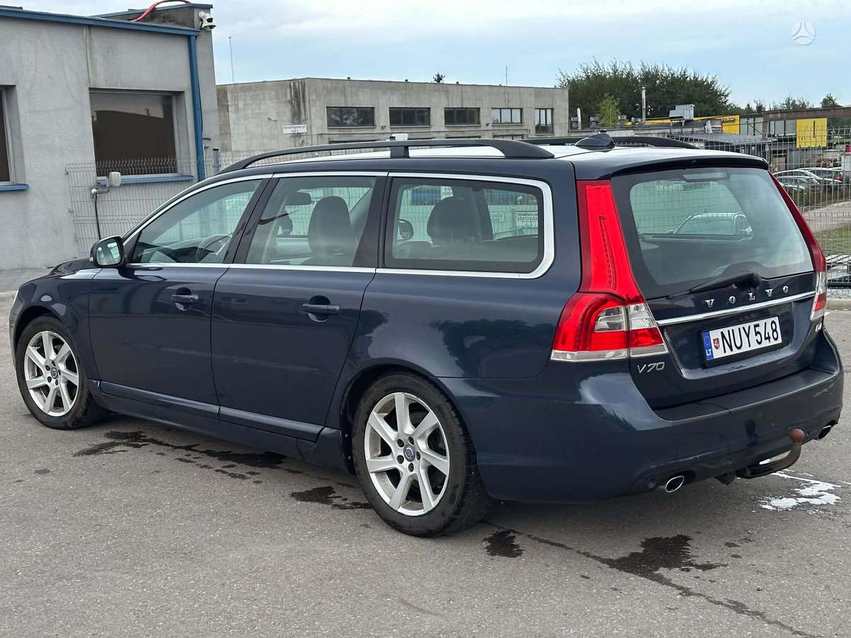 Volvo V70 2015 — interior