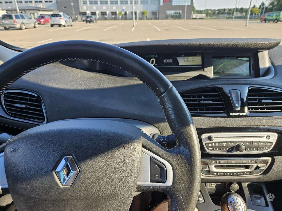Renault Scenic 2012 — вигляд ззаду