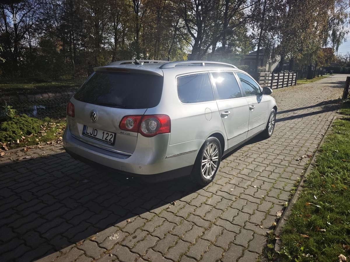 Volkswagen Passat 2009 — interior