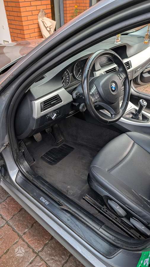 BMW 318 2011 — фото 21