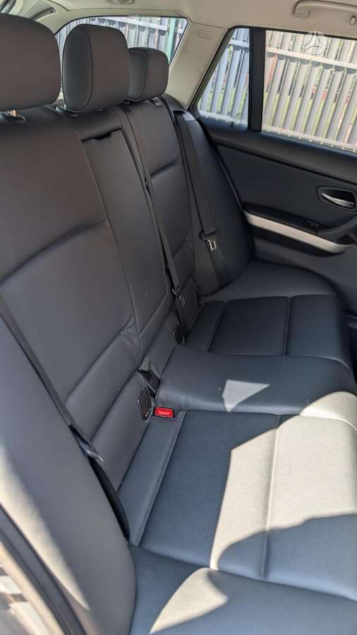 BMW 318 2011 — двигун 1995 cm³, 143 HP (105kW)