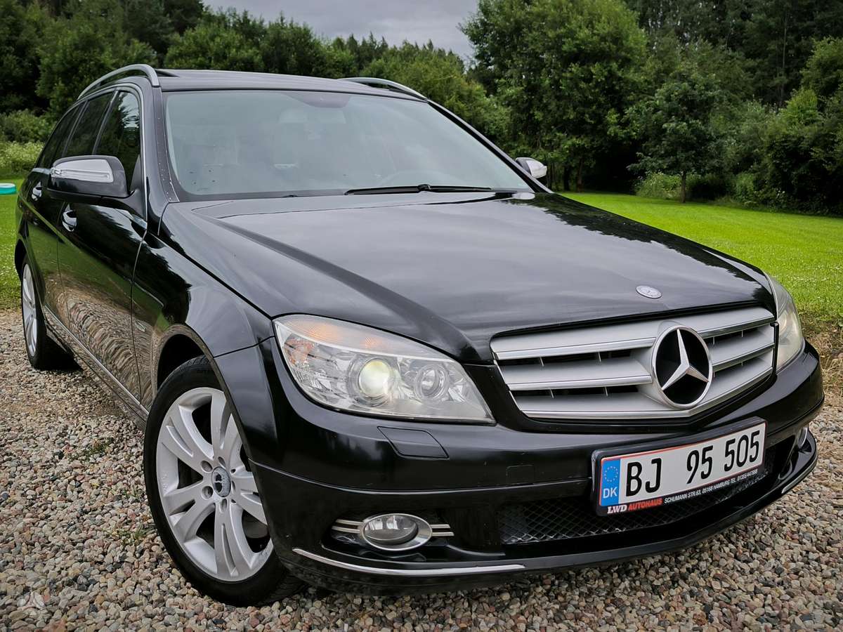 Mercedes-Benz C320 2008 — вигляд ззаду