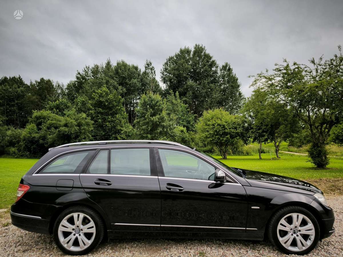 Mercedes-Benz C320 2008 — салон