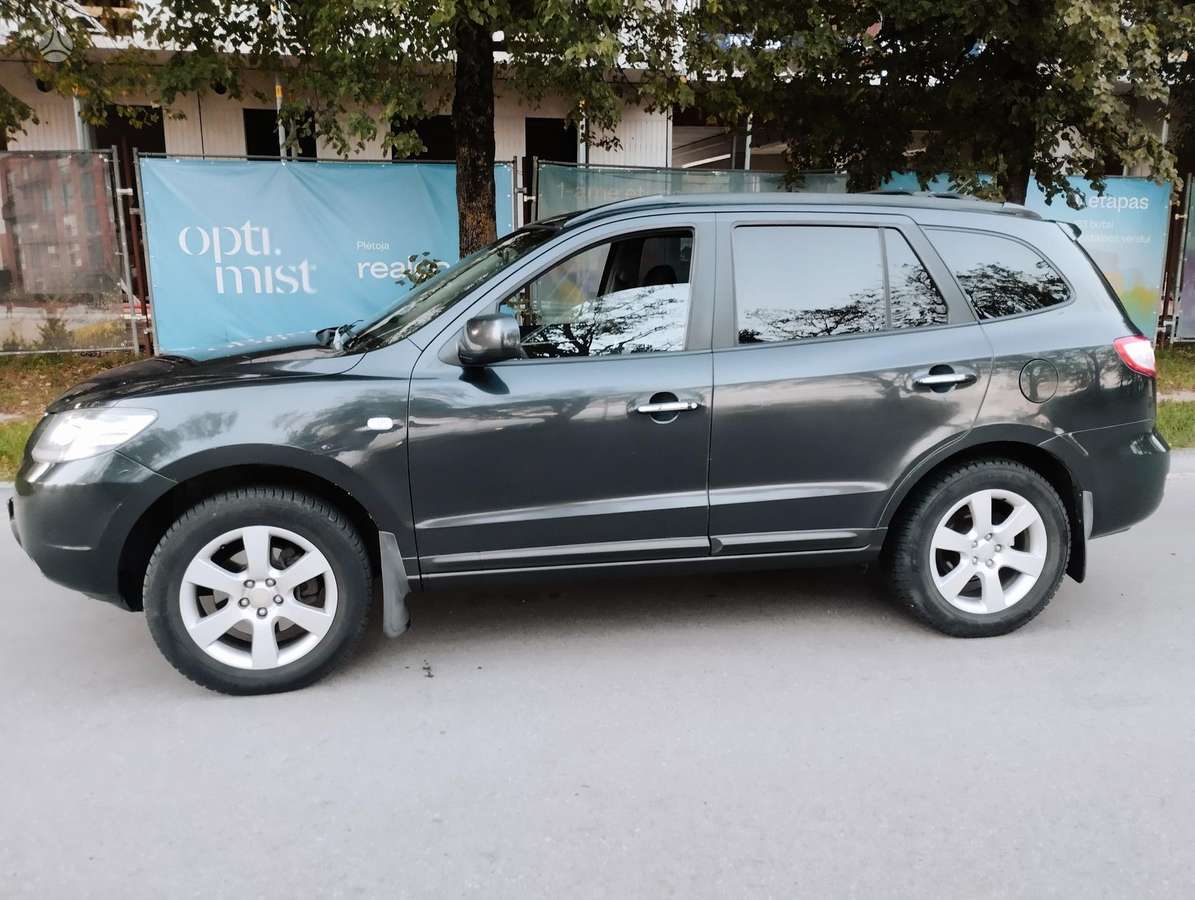 Hyundai Santa 2007 — rear view