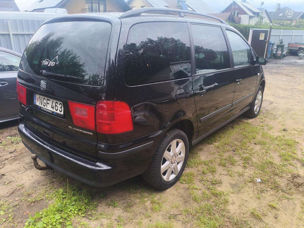 Seat Alhambra 2009 — салон