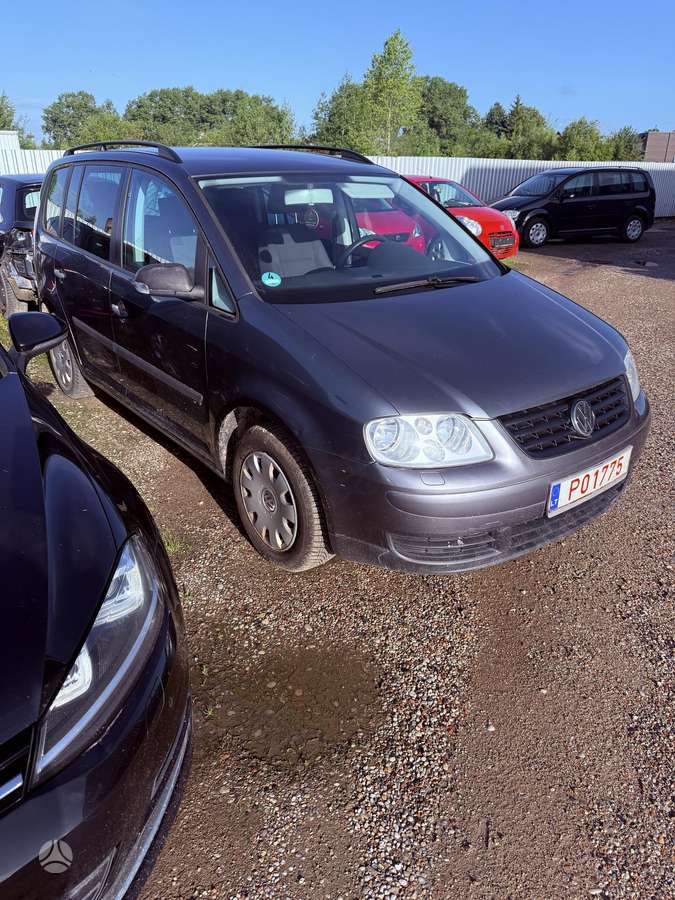 Volkswagen Touran 2005 — rear view