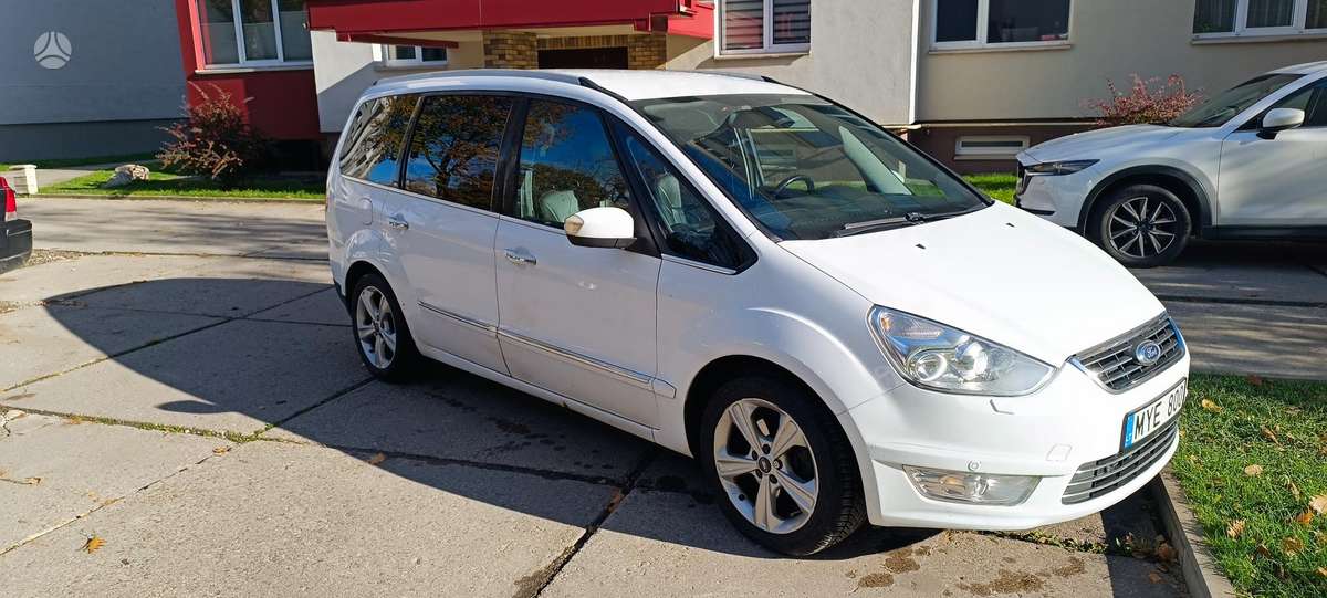Ford Galaxy 2014 — rear view