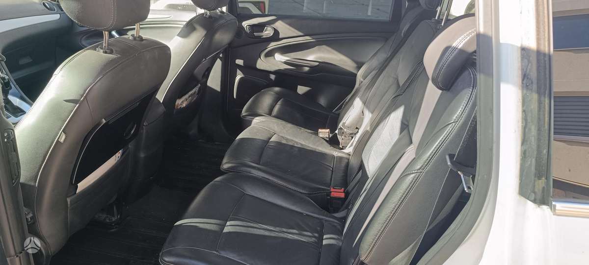 Ford Galaxy 2014 — photo 8