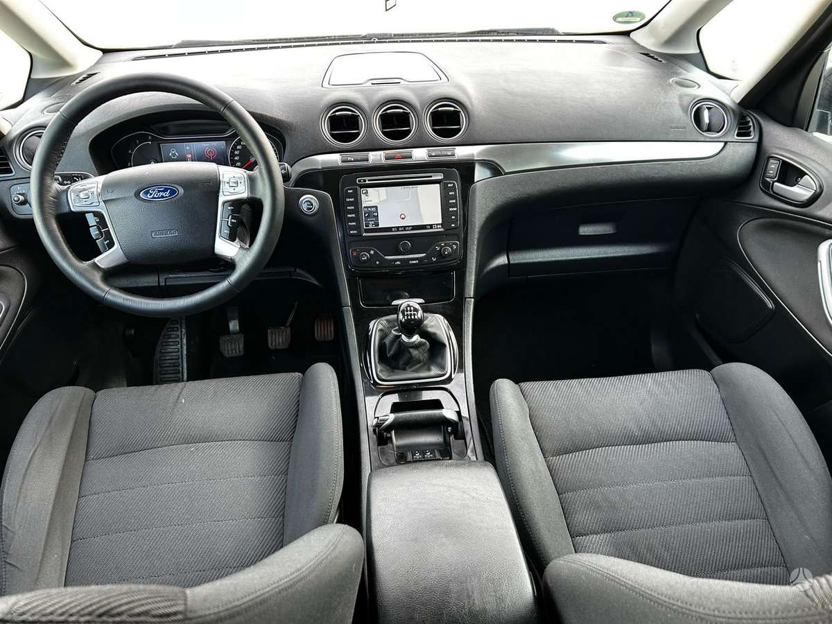 Ford Galaxy 2010 — photo 12