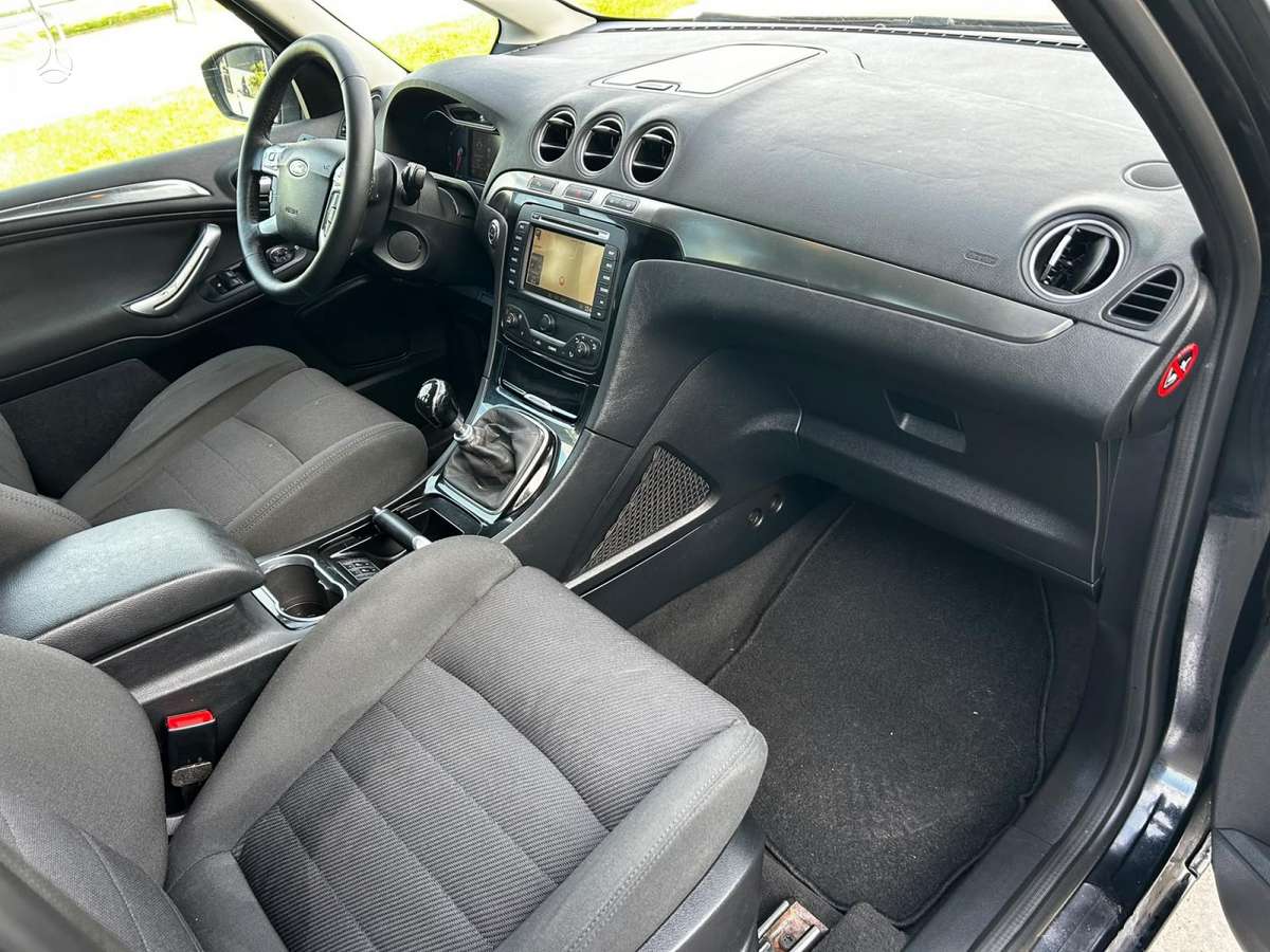 Ford Galaxy 2010 — photo 13