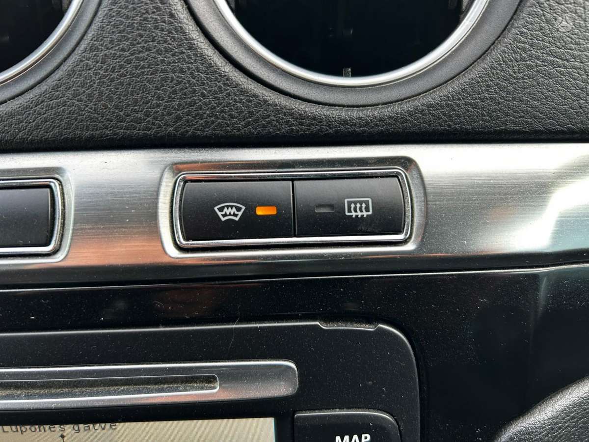 Ford Galaxy 2010 — photo 17