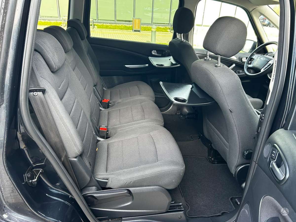 Ford Galaxy 2010 — photo 18