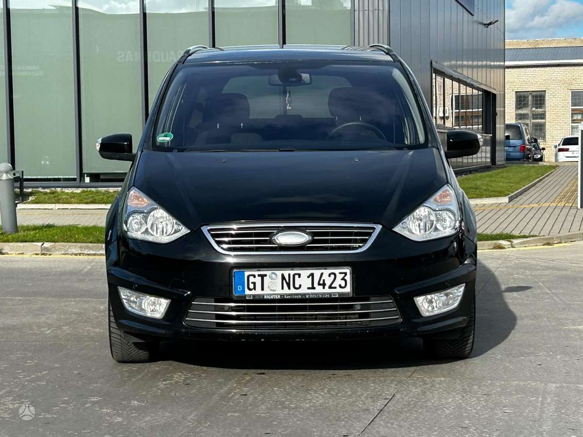 Ford Galaxy 2010 — rear view