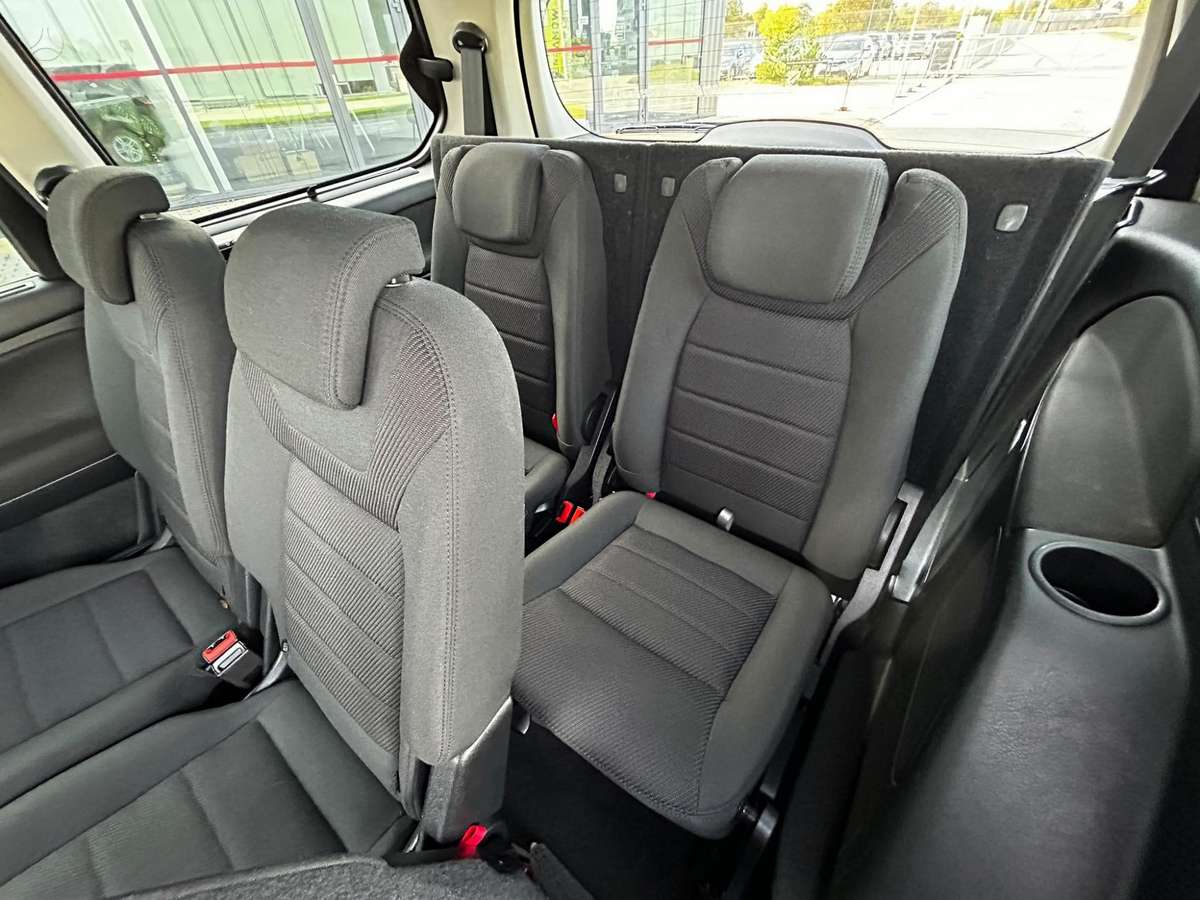 Ford Galaxy 2010 — photo 21